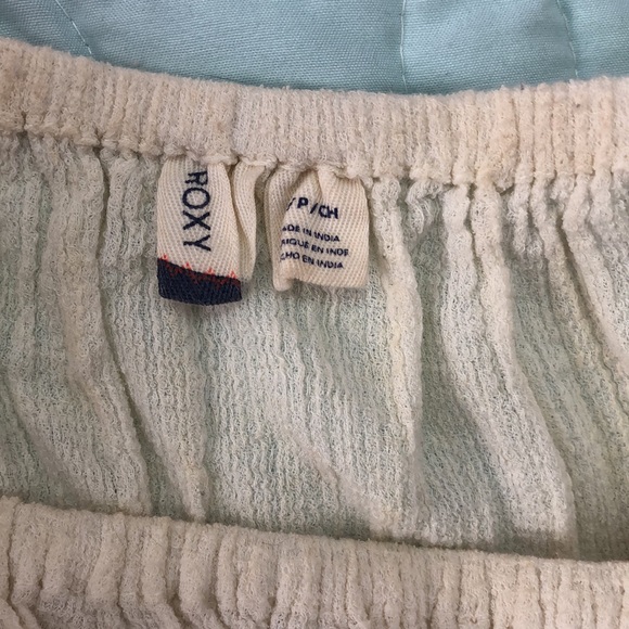 2/$30 Roxy top - Picture 4 of 4